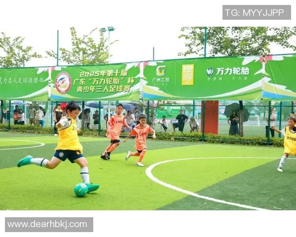 探索球网足球的魅力与技术提升之路，助力青少年成长与发展